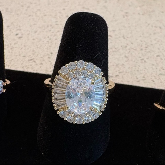 Jewelry - 💎 Yellow gold tone ring